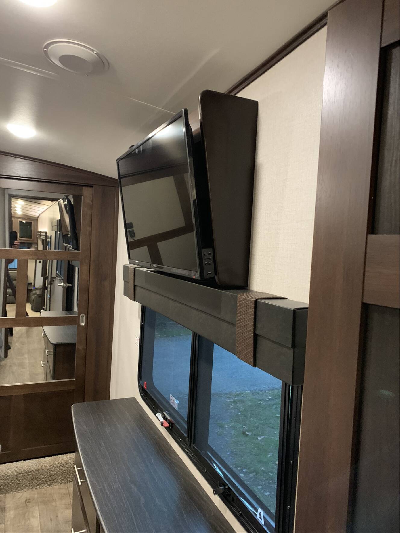 A photo of this 2019 Jayco NORTH POINT 377RLBH