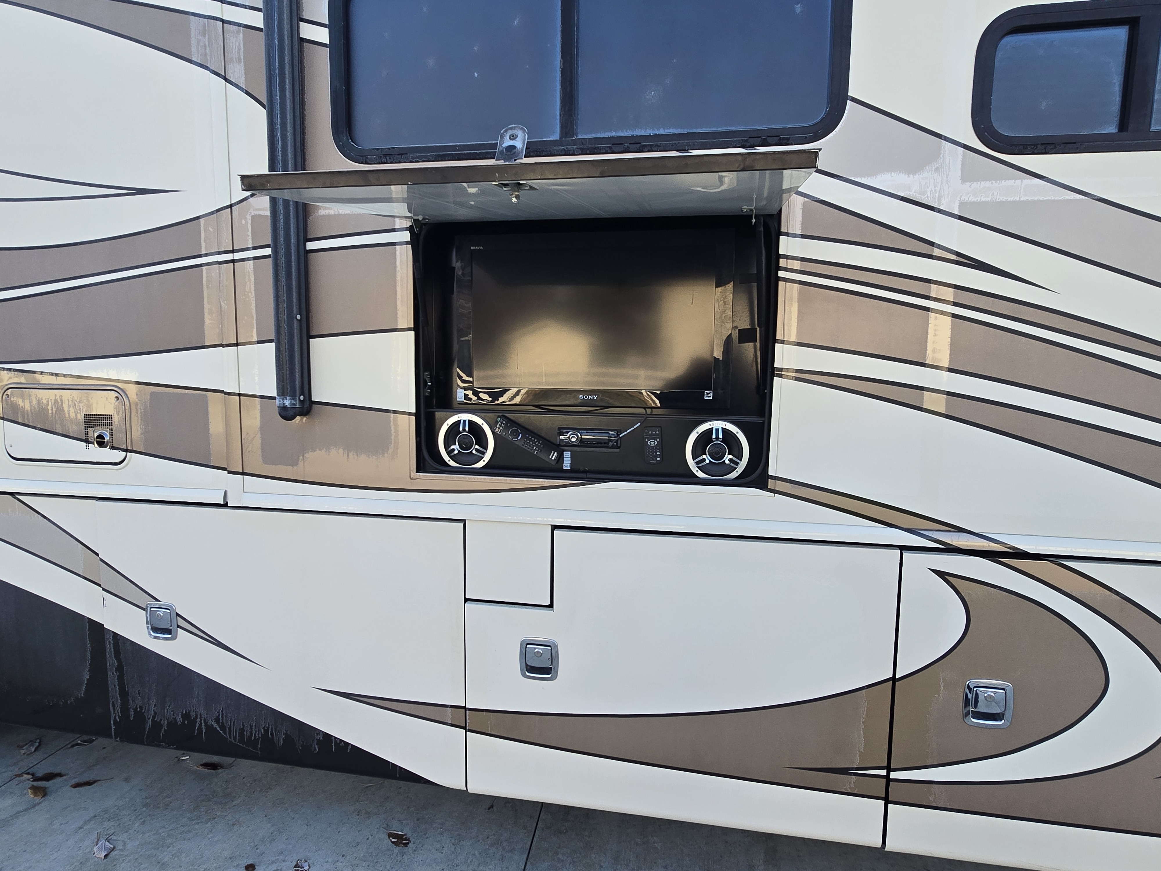 2011 Fleetwood DISCOVERY 40X in west jordan UT