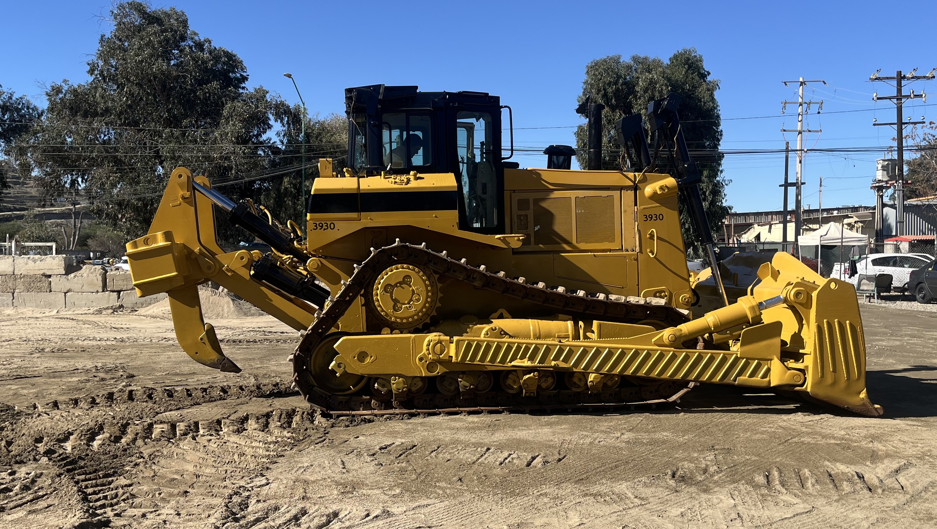 2006 CATERPILLAR D8 R in San Diego, CA
