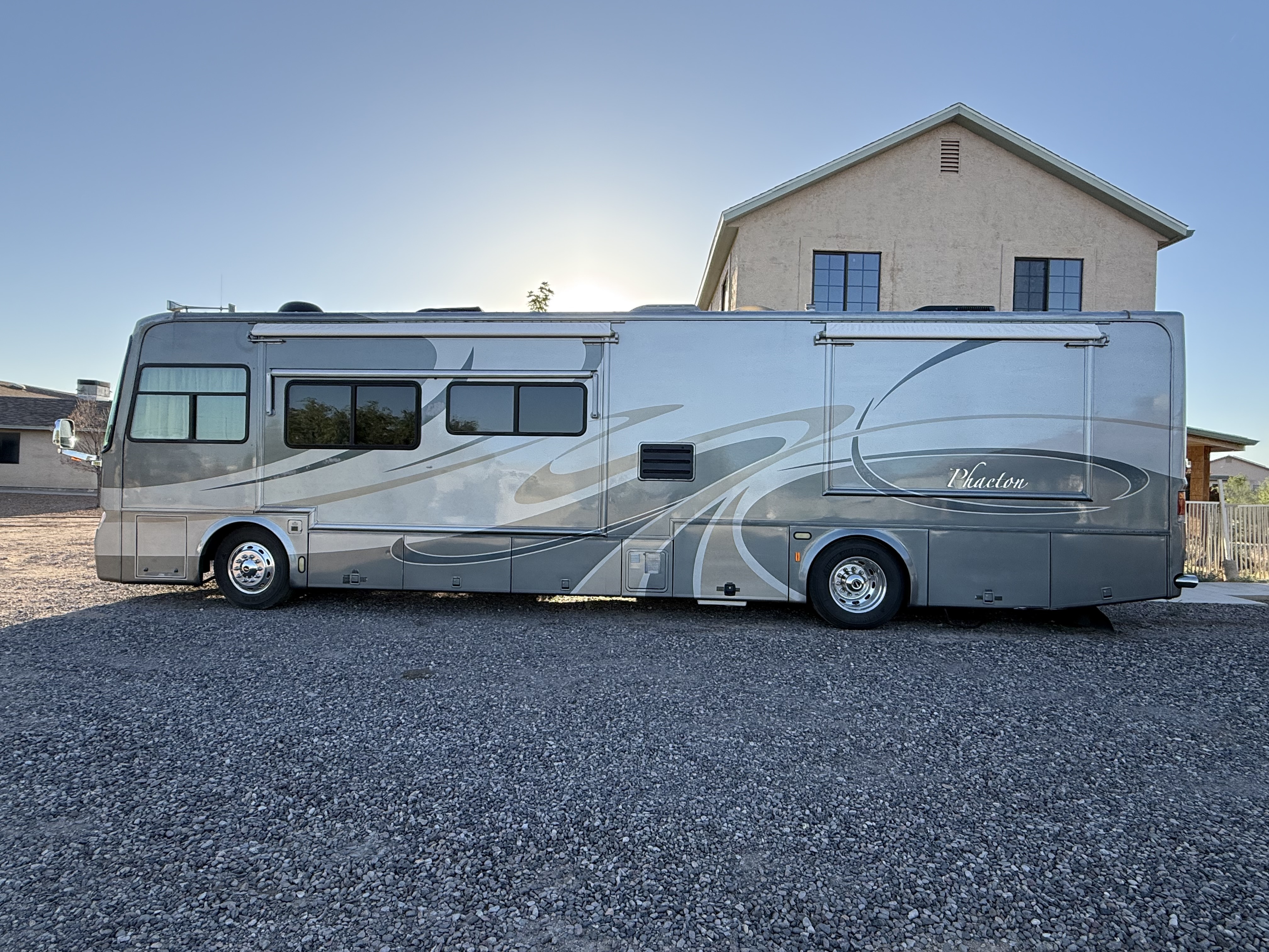 2005 Tiffin Motorhomes PHAETON 40 QDH RV