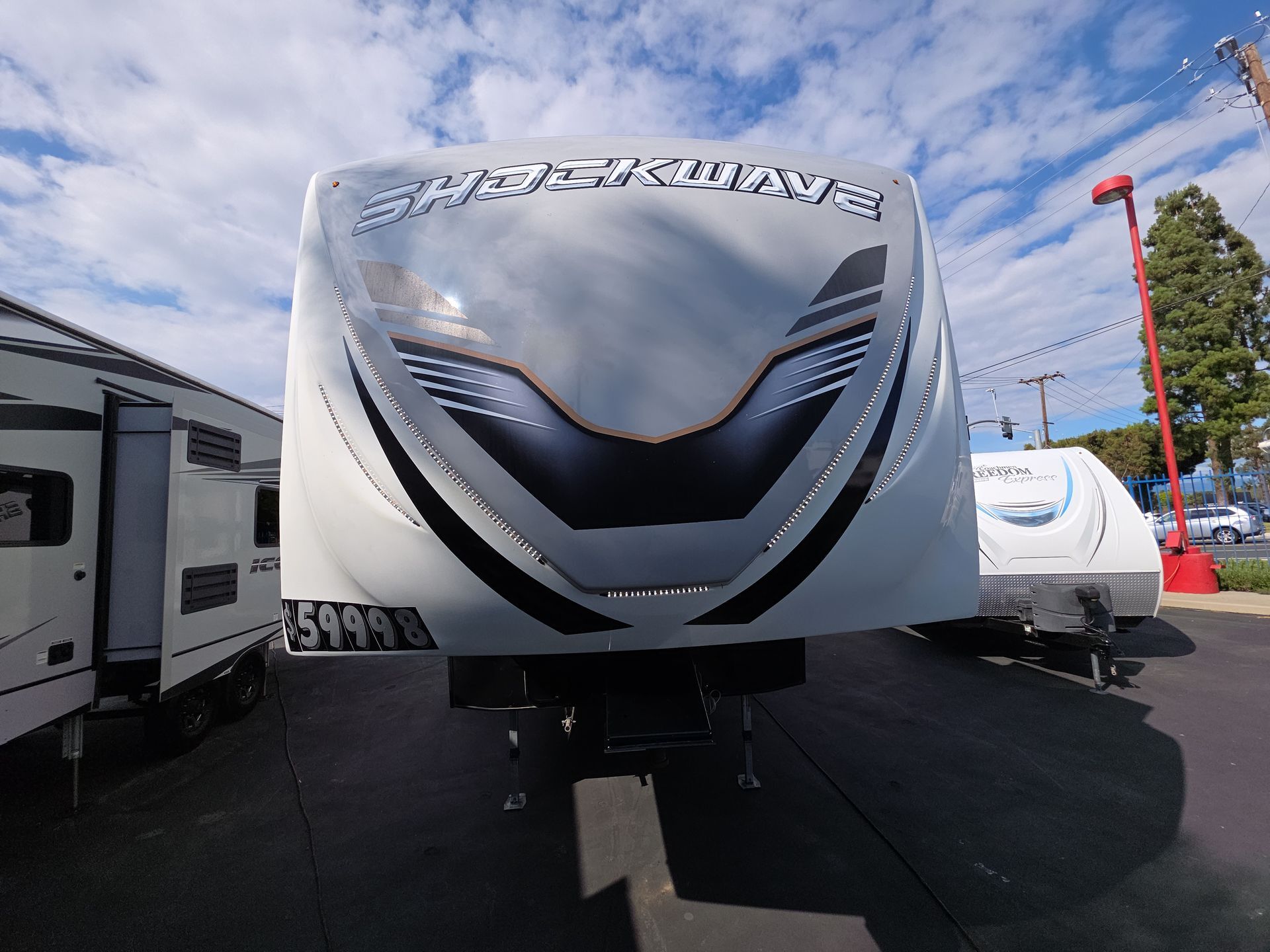 2023 Forest River SHOCKWAVE 28FWG DX F28FWGDX in fountain valley CA
