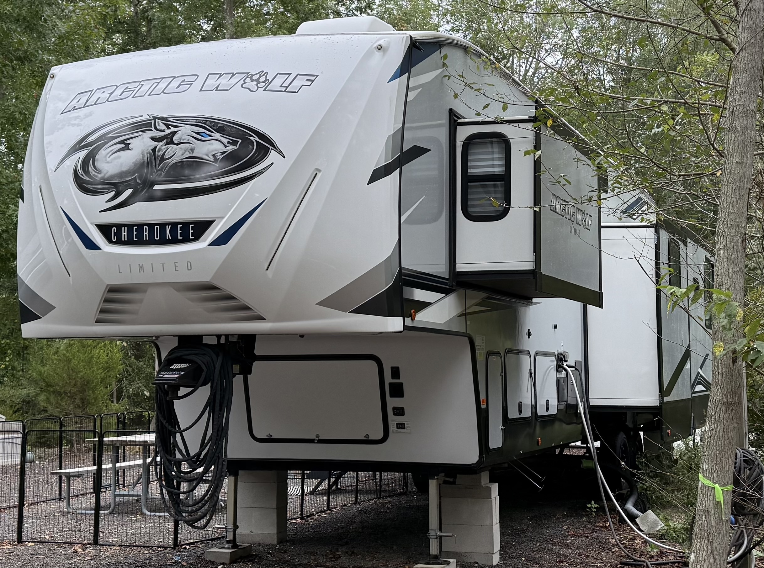 2022 Forest River CHEROKEE ARCTIC WOLF 3660 SUITE in mount royal NJ