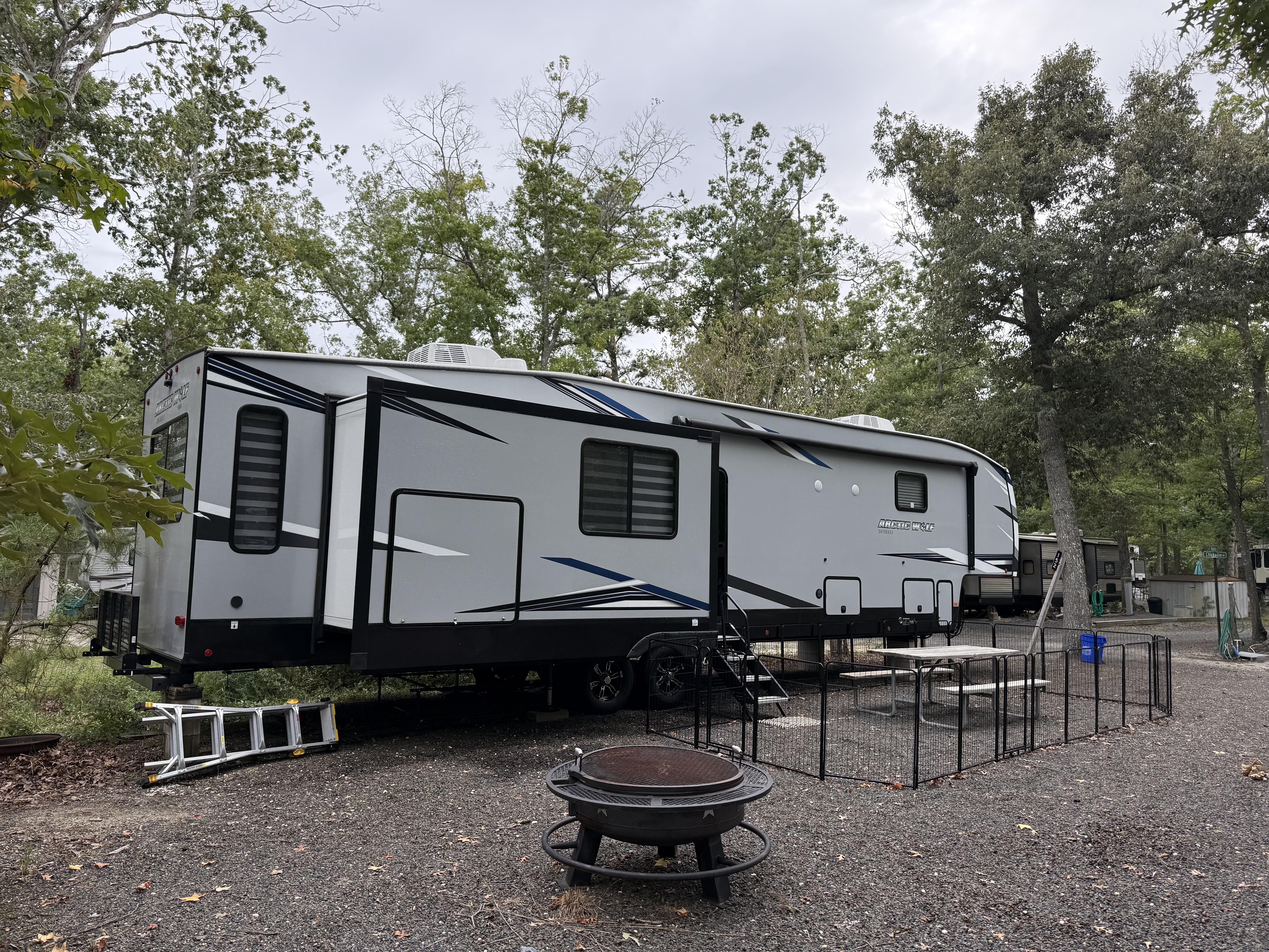 2022 Forest River CHEROKEE ARCTIC WOLF 3660 SUITE in mount royal NJ