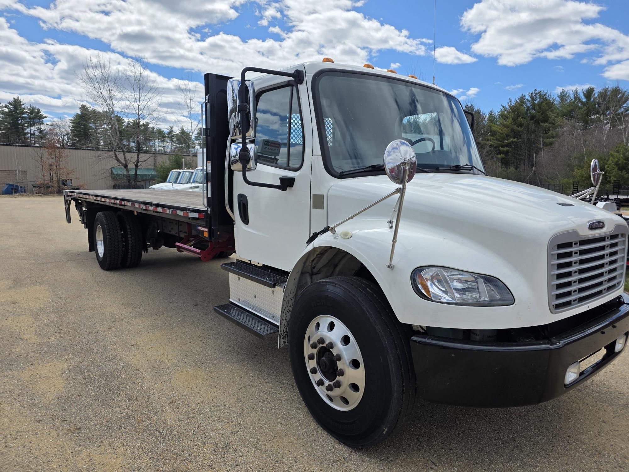 2019 FREIGHTLINER BUSINESS CLASS M2 106 in Portsmouth, NH
