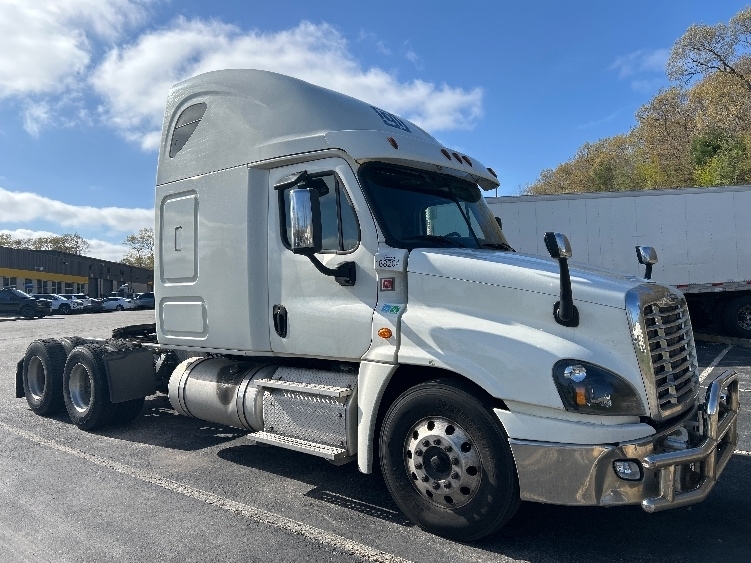 2018 FREIGHTLINER CASCADIA 125 in Fitchburg, MA