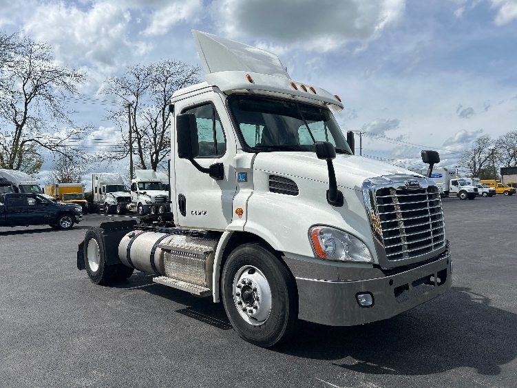 2019 FREIGHTLINER CASCADIA 113 in Lexington, KY