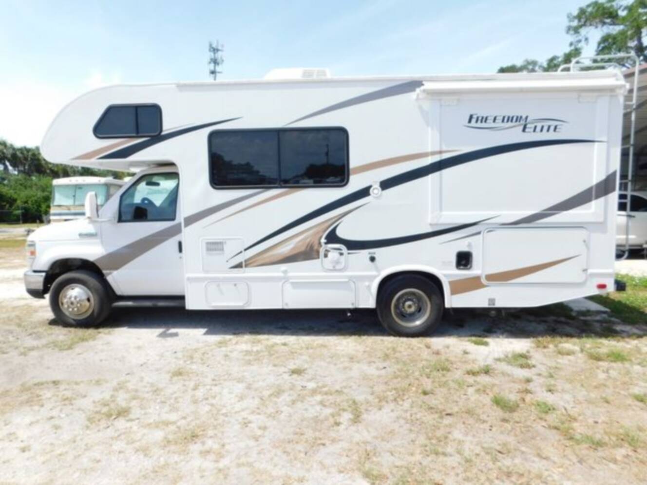 A photo of this 2016 Thor Freedom Elite 22FE