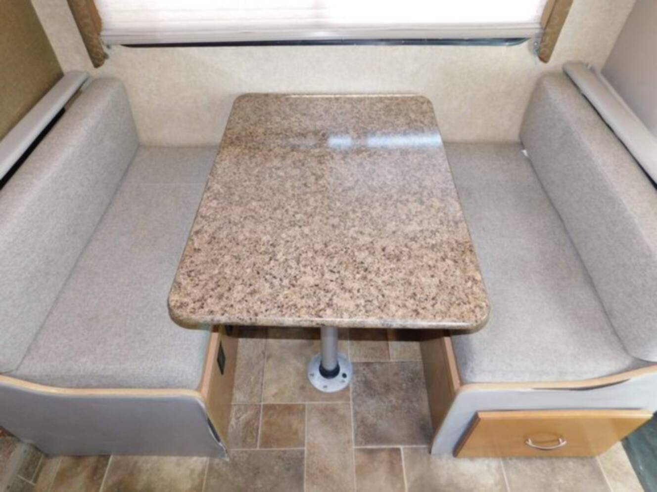 A photo of this 2016 Thor Freedom Elite 22FE