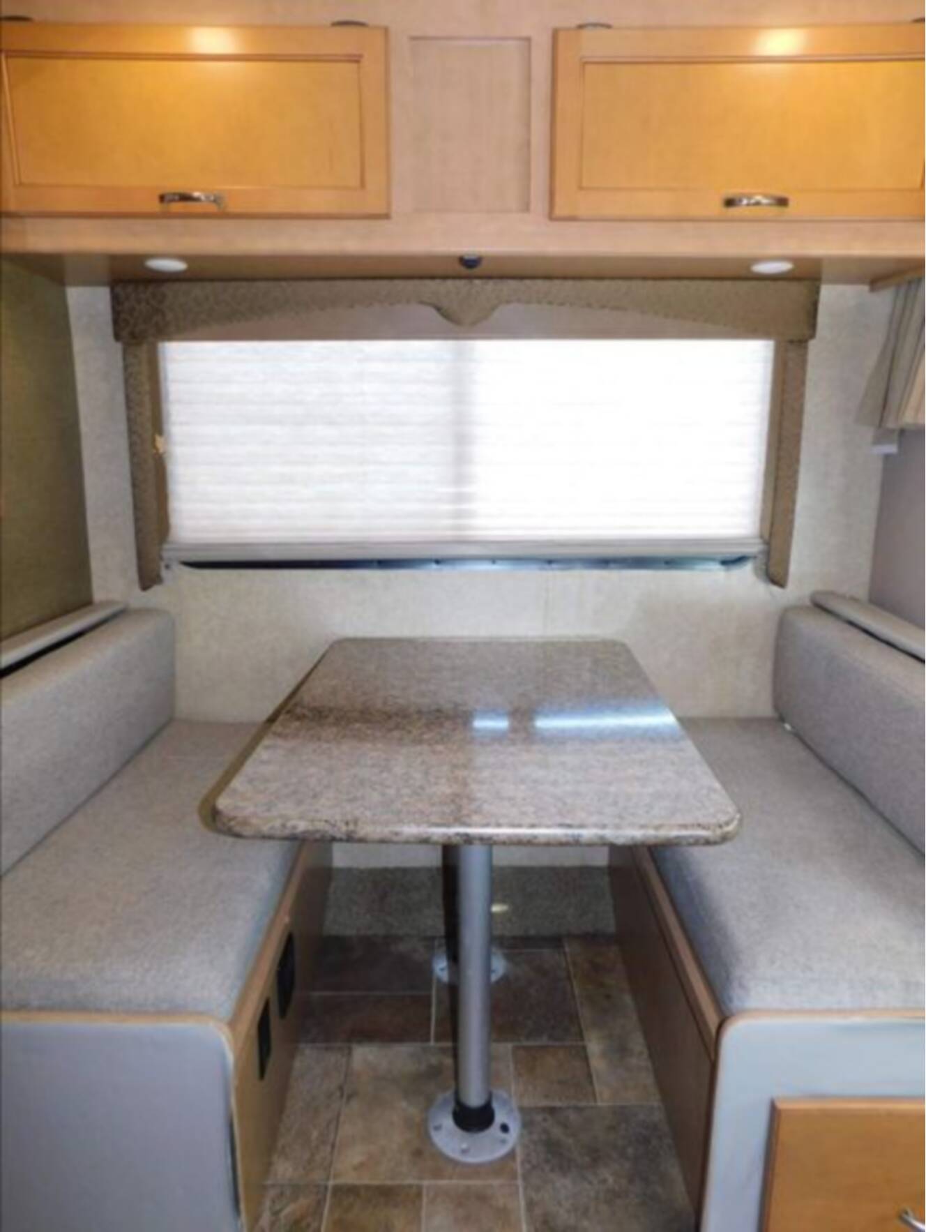 A photo of this 2016 Thor Freedom Elite 22FE