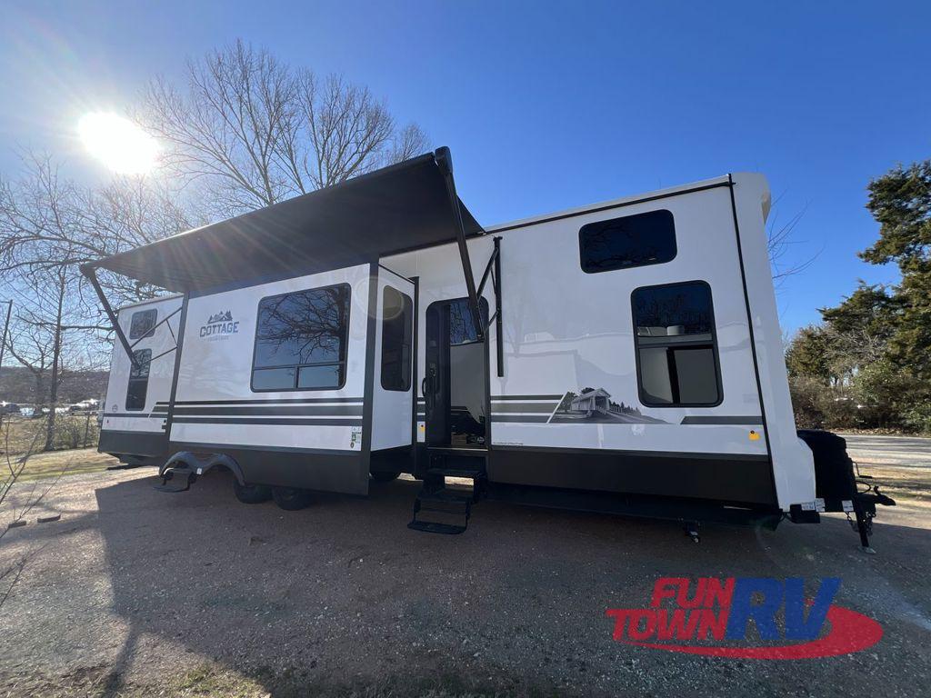 2025 Forest River Rv Cedar Creek Cottage 40CBK in cleburne TX