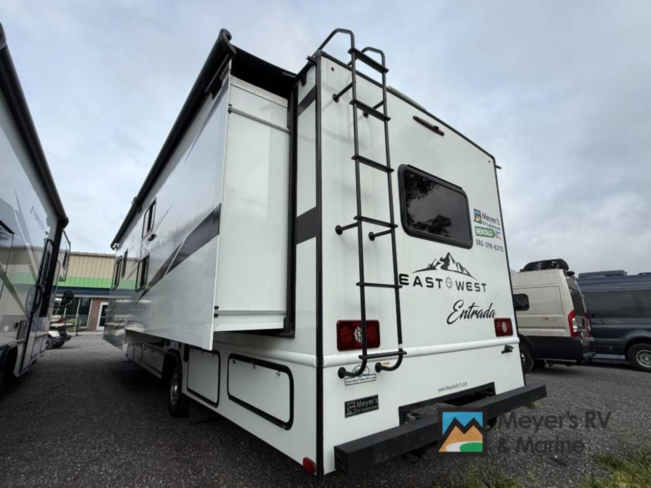 A photo of this 2025 East To West Entrada 3100FBF