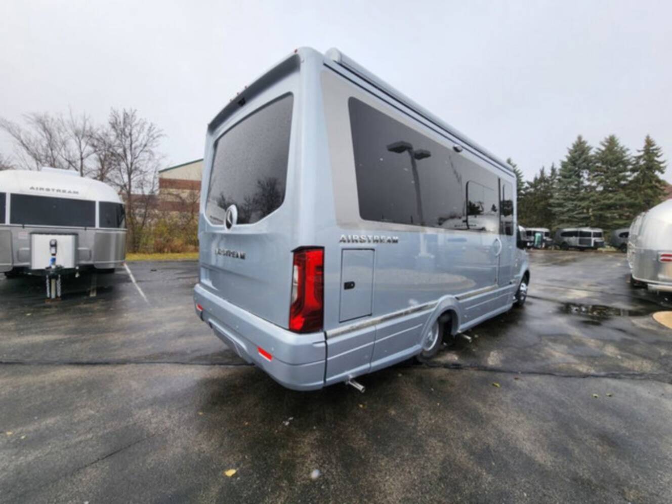 A photo of this 2026 Airstream Atlas 25MS Murphy Suite