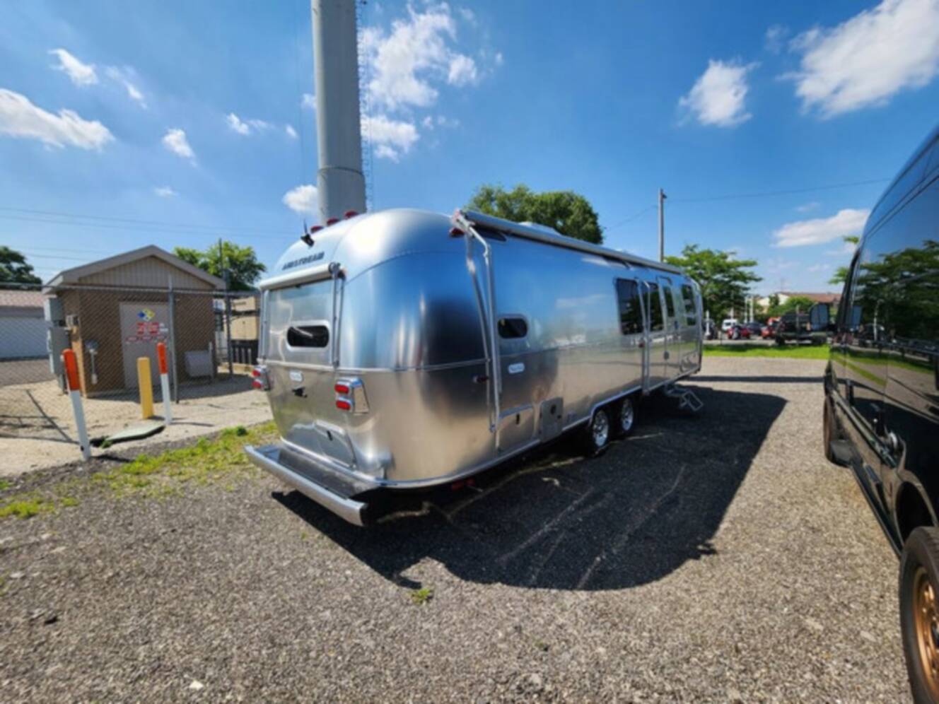 A photo of this 2025 Airstream Flying Cloud 30FB Bunk