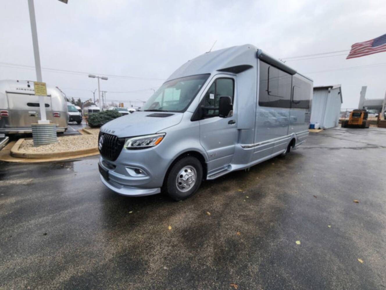 A photo of this 2026 Airstream Atlas 25MS Murphy Suite