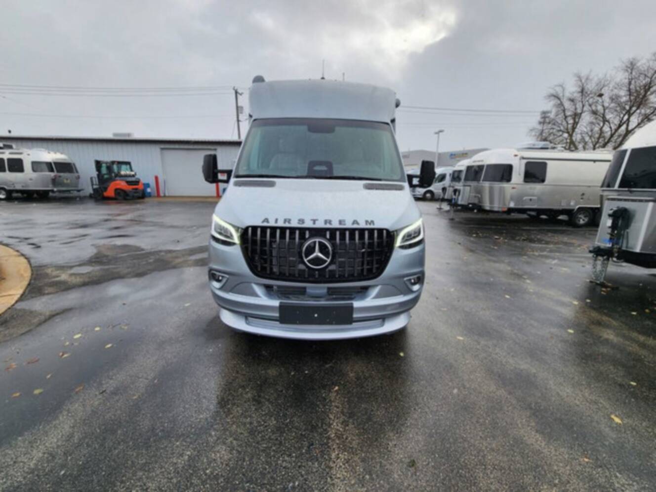 A photo of this 2026 Airstream Atlas 25MS Murphy Suite