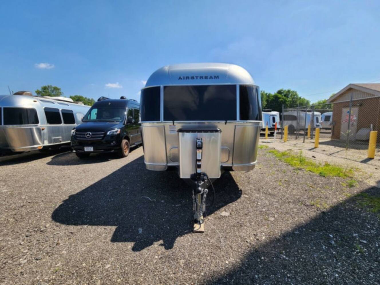 A photo of this 2025 Airstream Flying Cloud 30FB Bunk
