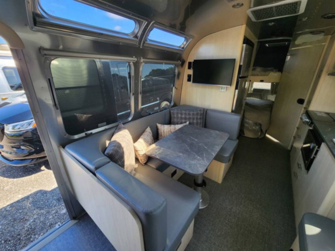 A photo of this 2025 Airstream Flying Cloud 30FB Bunk