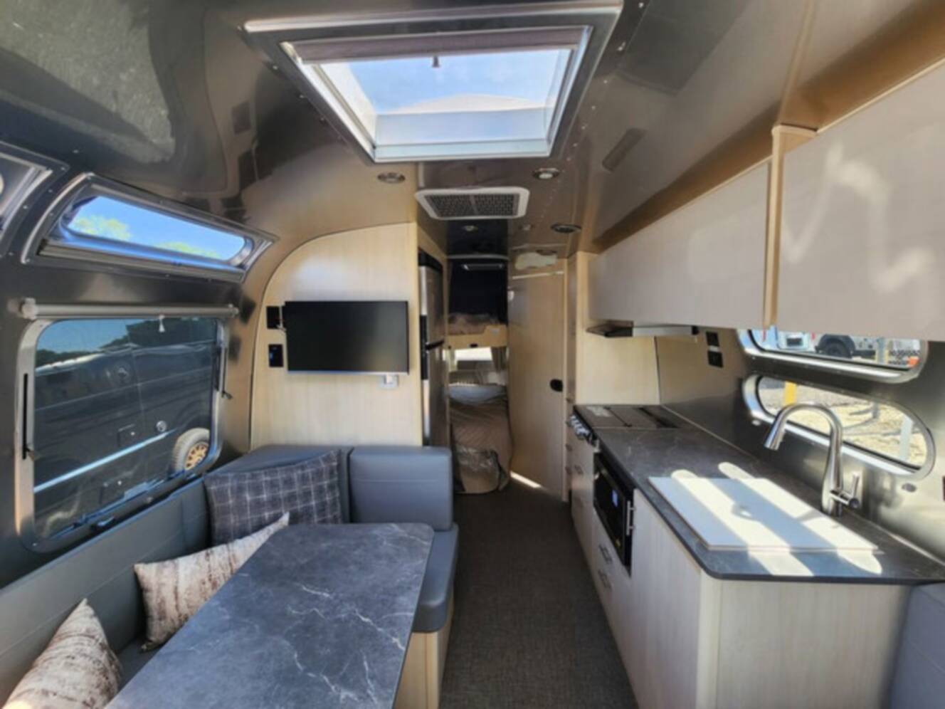 A photo of this 2025 Airstream Flying Cloud 30FB Bunk