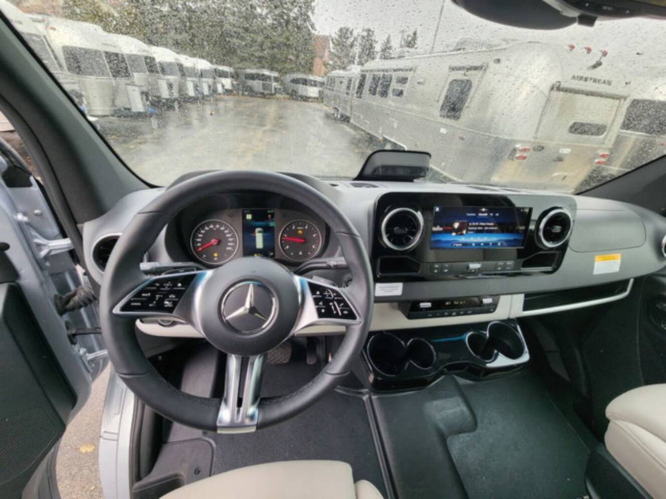 A photo of this 2026 Airstream Atlas 25MS Murphy Suite