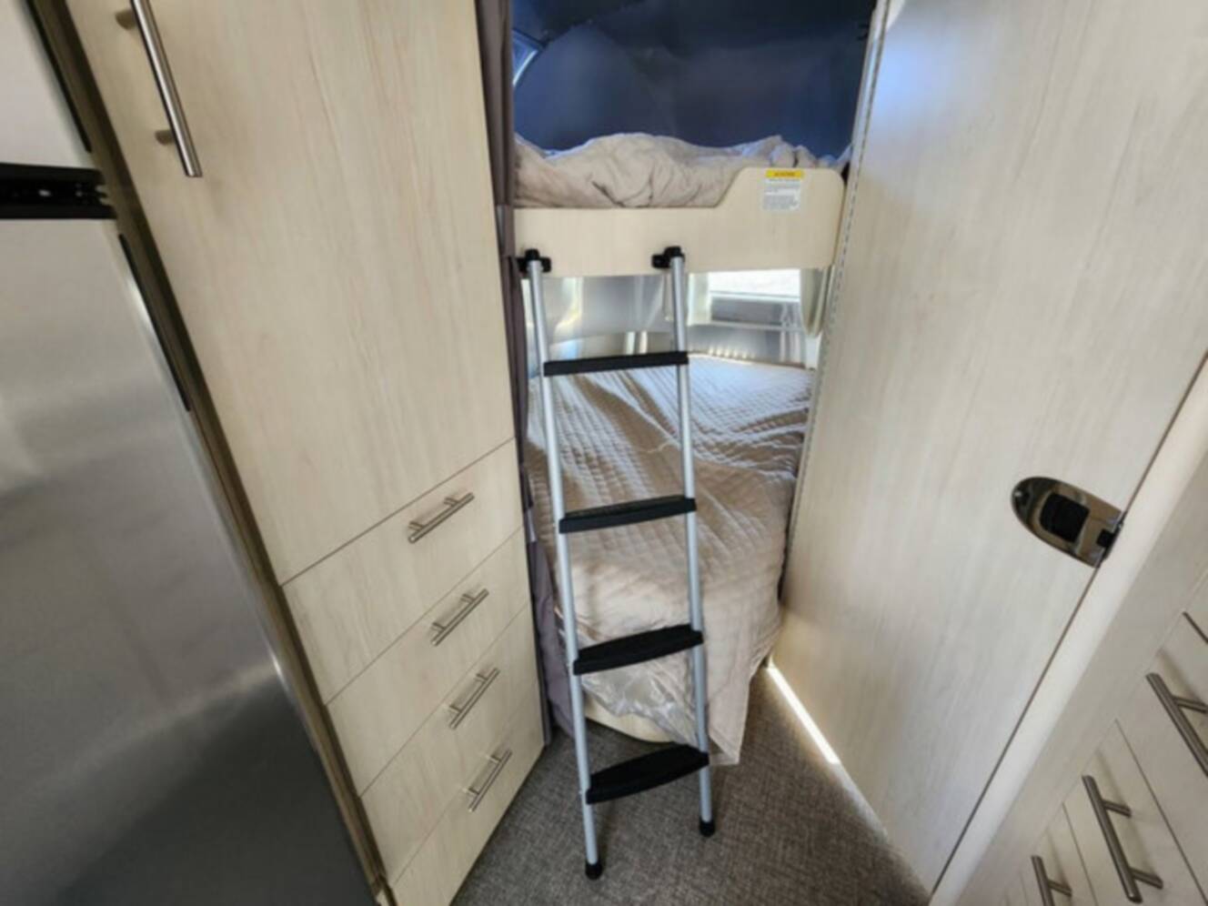 A photo of this 2025 Airstream Flying Cloud 30FB Bunk