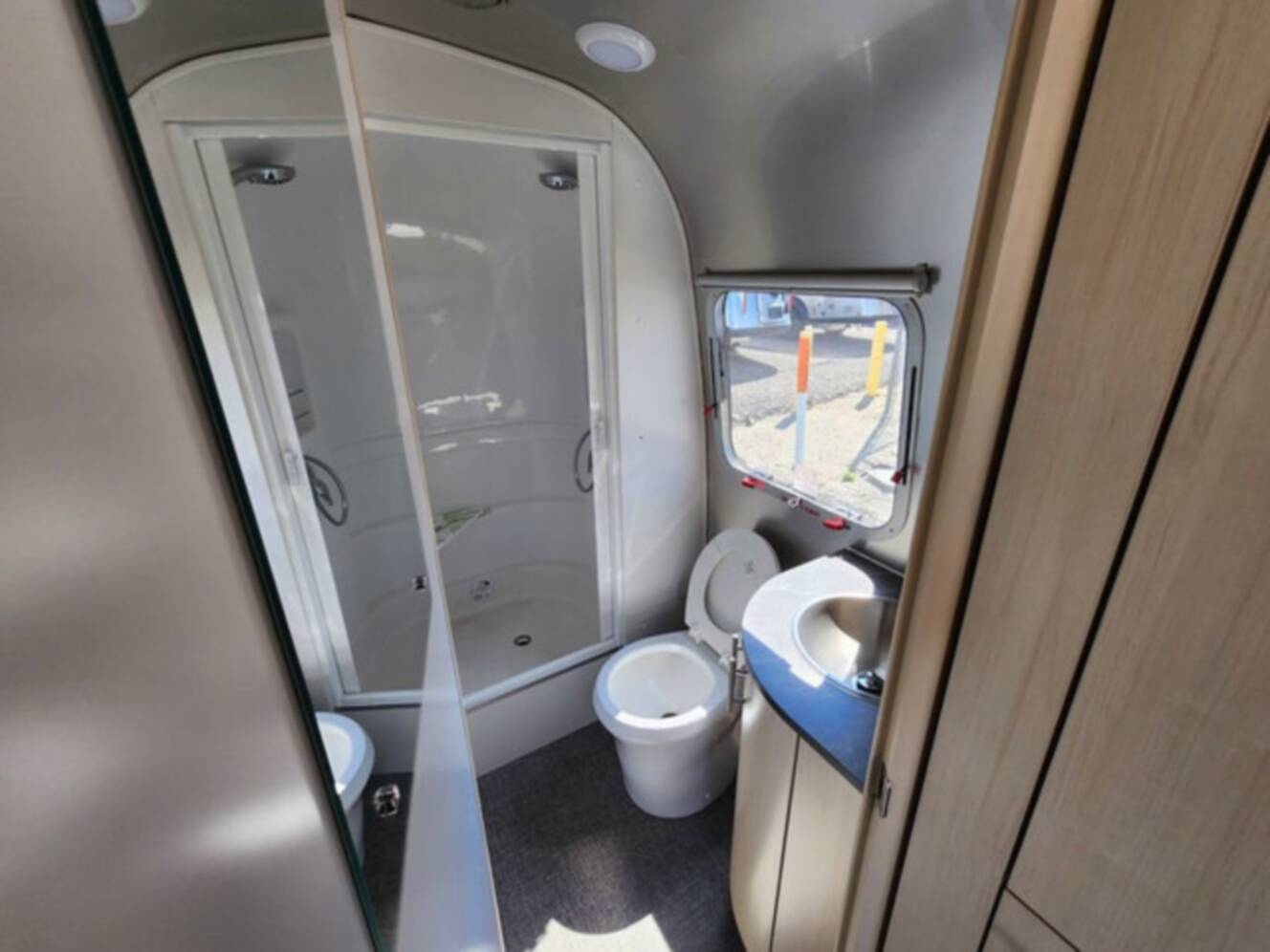 A photo of this 2025 Airstream Flying Cloud 30FB Bunk