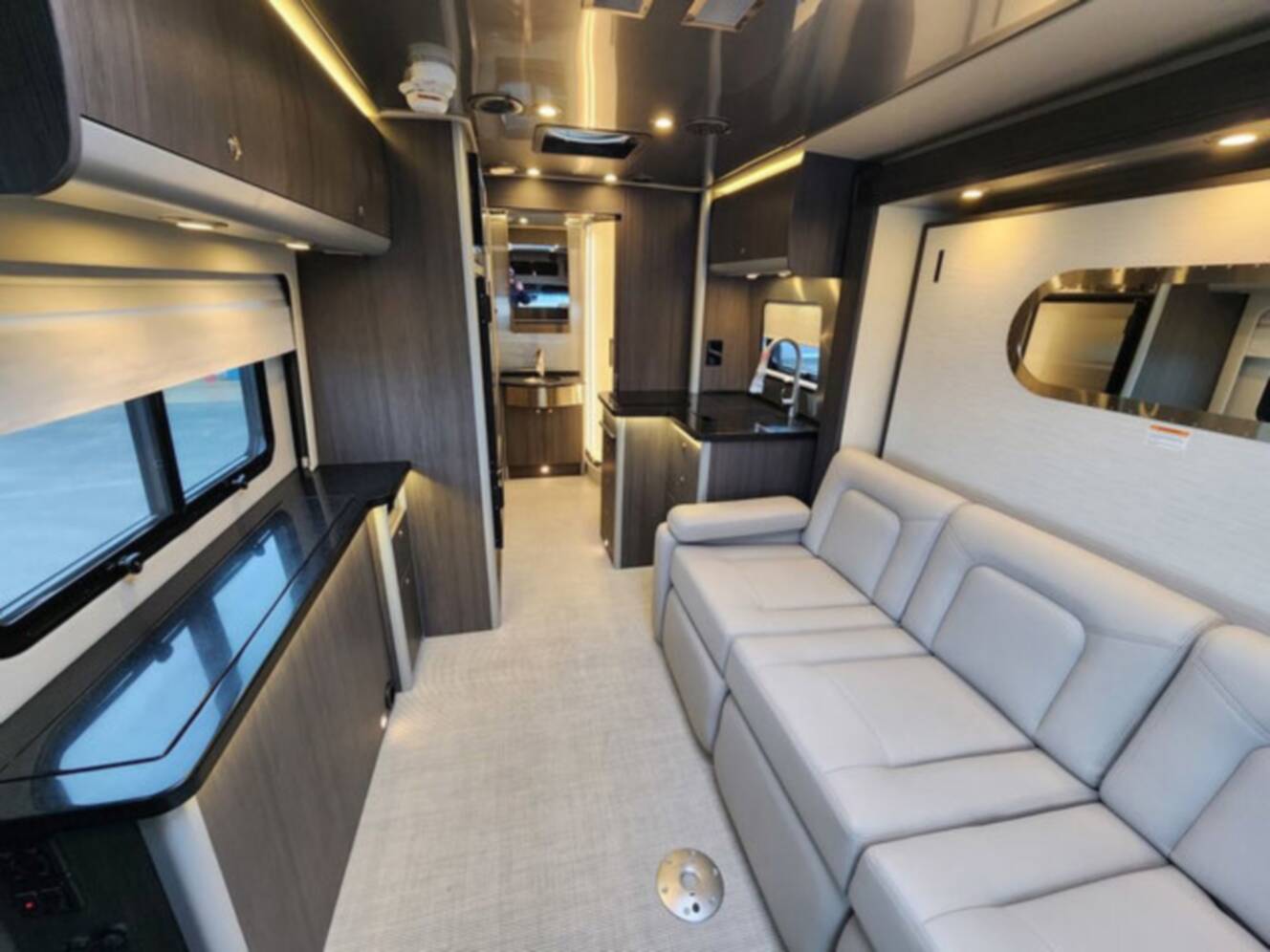 A photo of this 2026 Airstream Atlas 25MS Murphy Suite