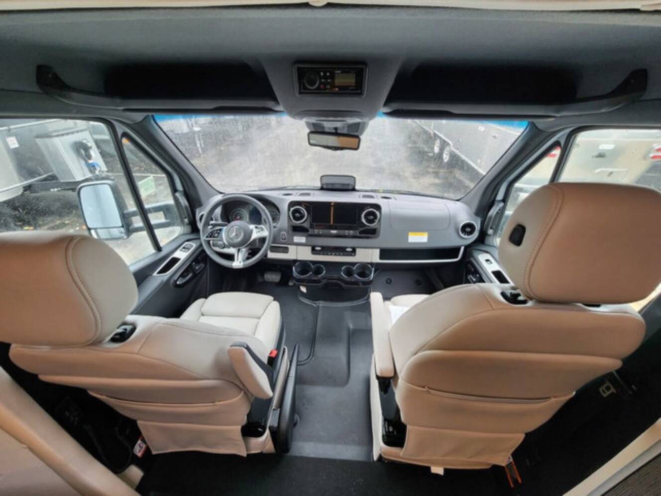 A photo of this 2026 Airstream Atlas 25MS Murphy Suite