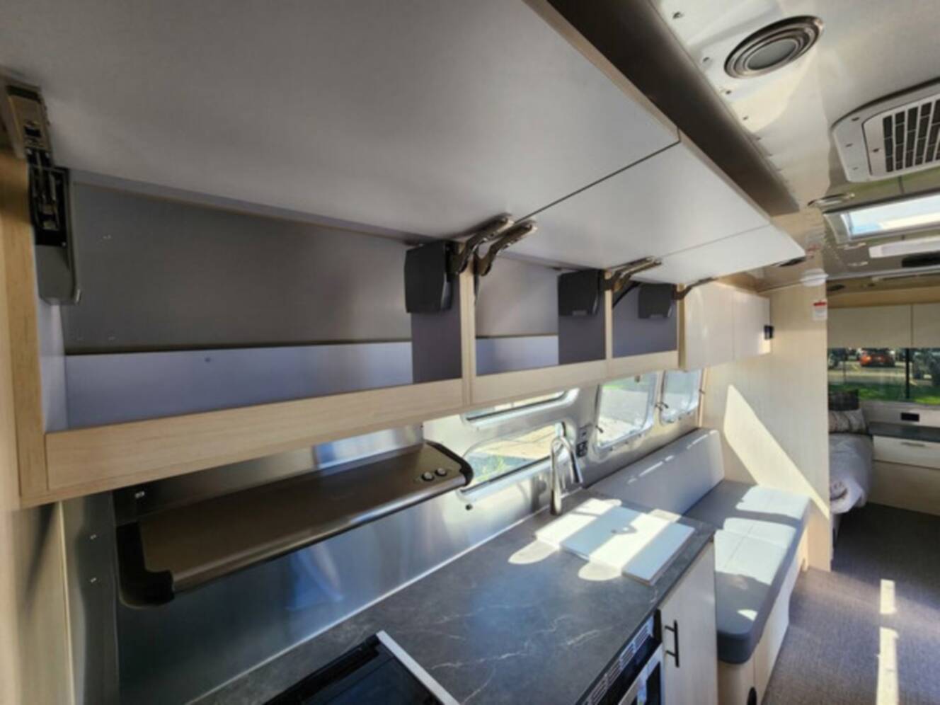 A photo of this 2025 Airstream Flying Cloud 30FB Bunk