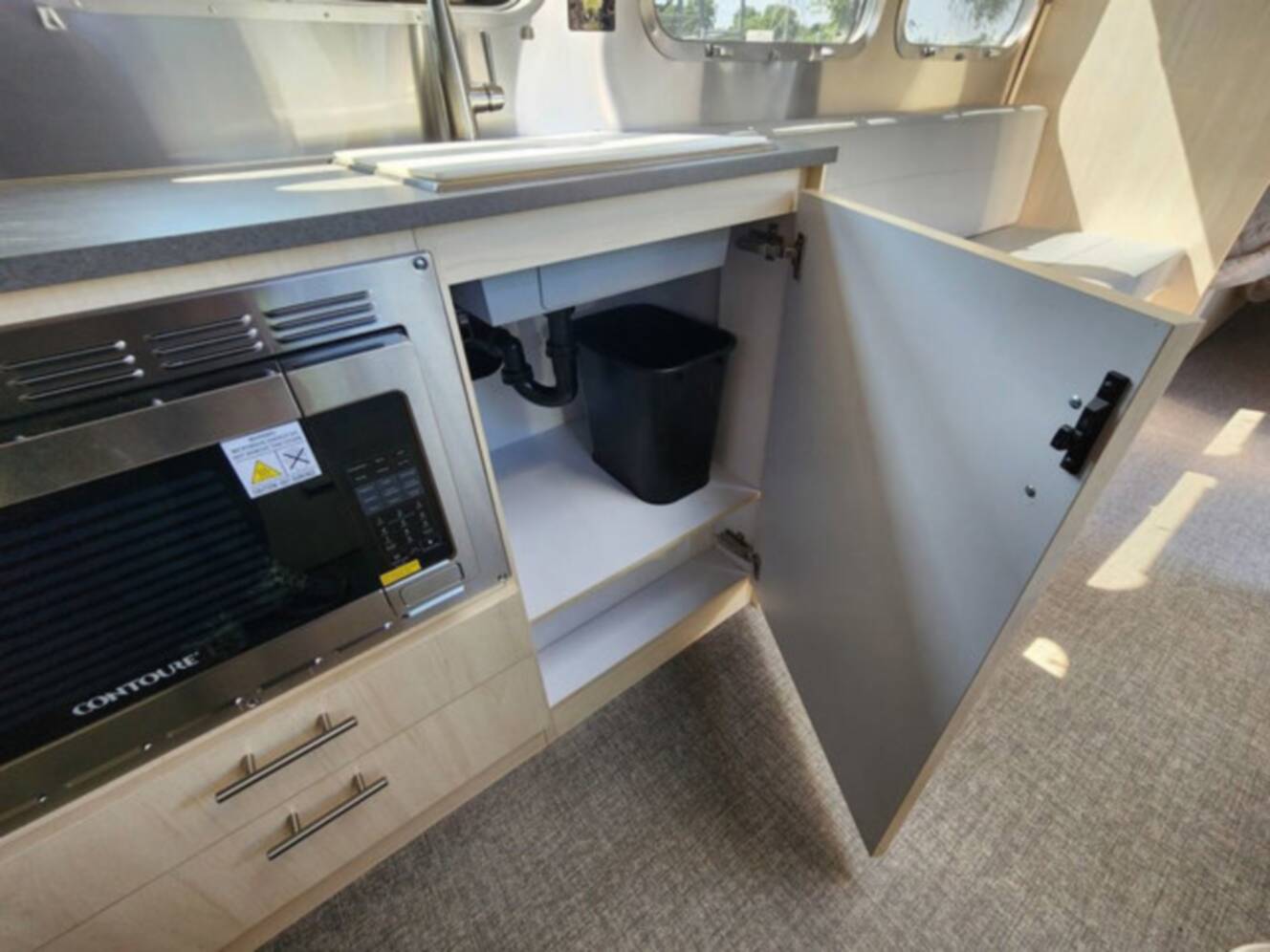 A photo of this 2025 Airstream Flying Cloud 30FB Bunk