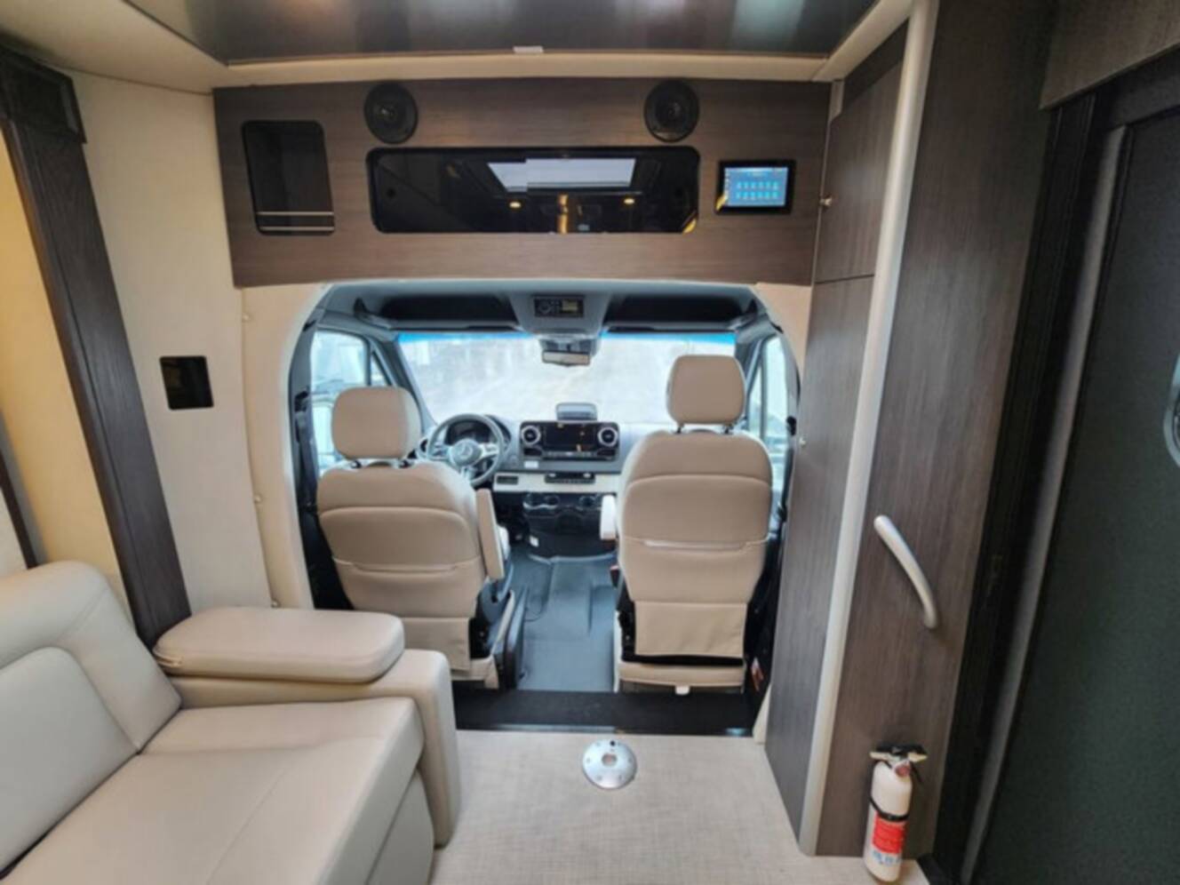 A photo of this 2026 Airstream Atlas 25MS Murphy Suite