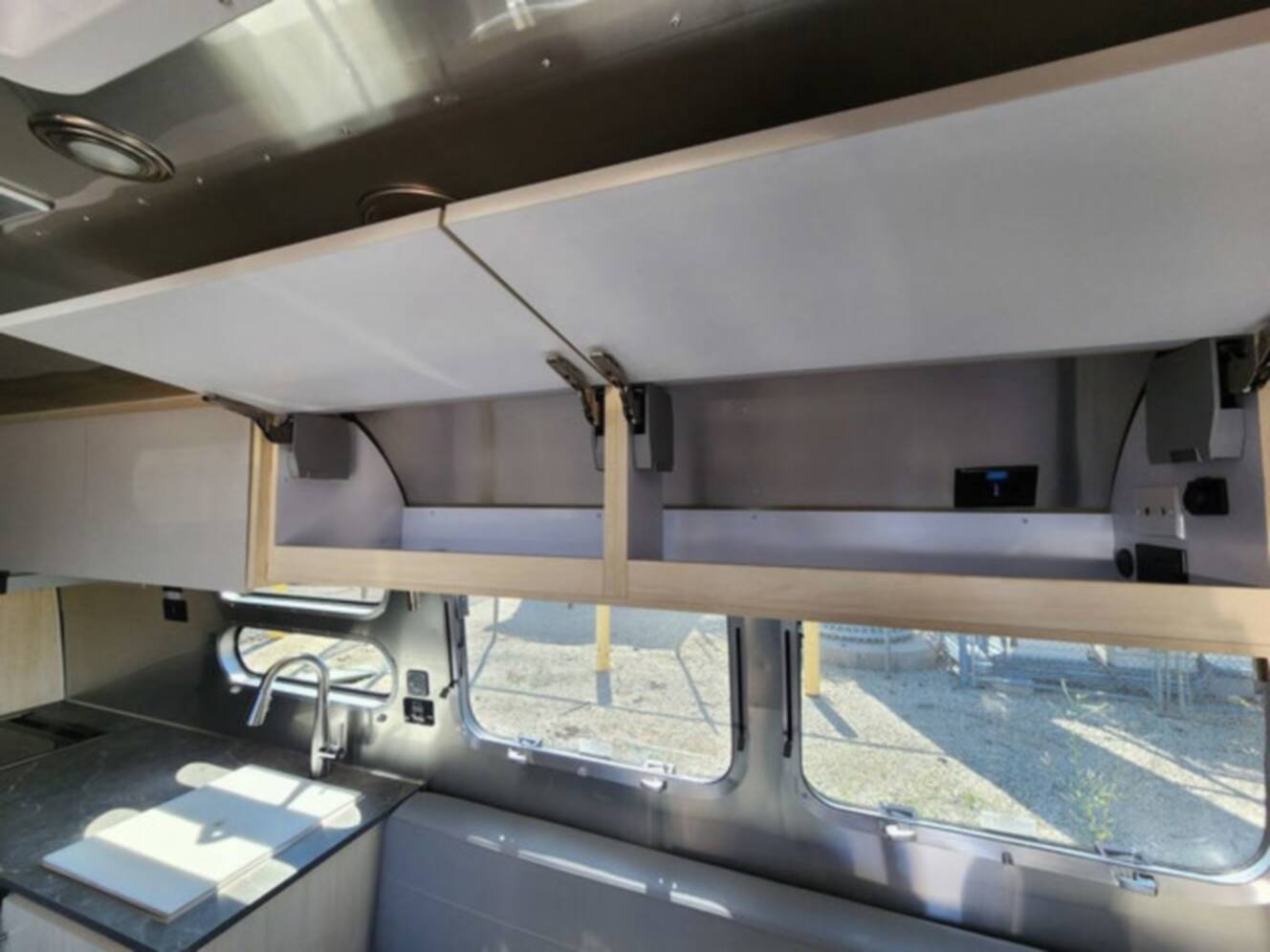 A photo of this 2025 Airstream Flying Cloud 30FB Bunk