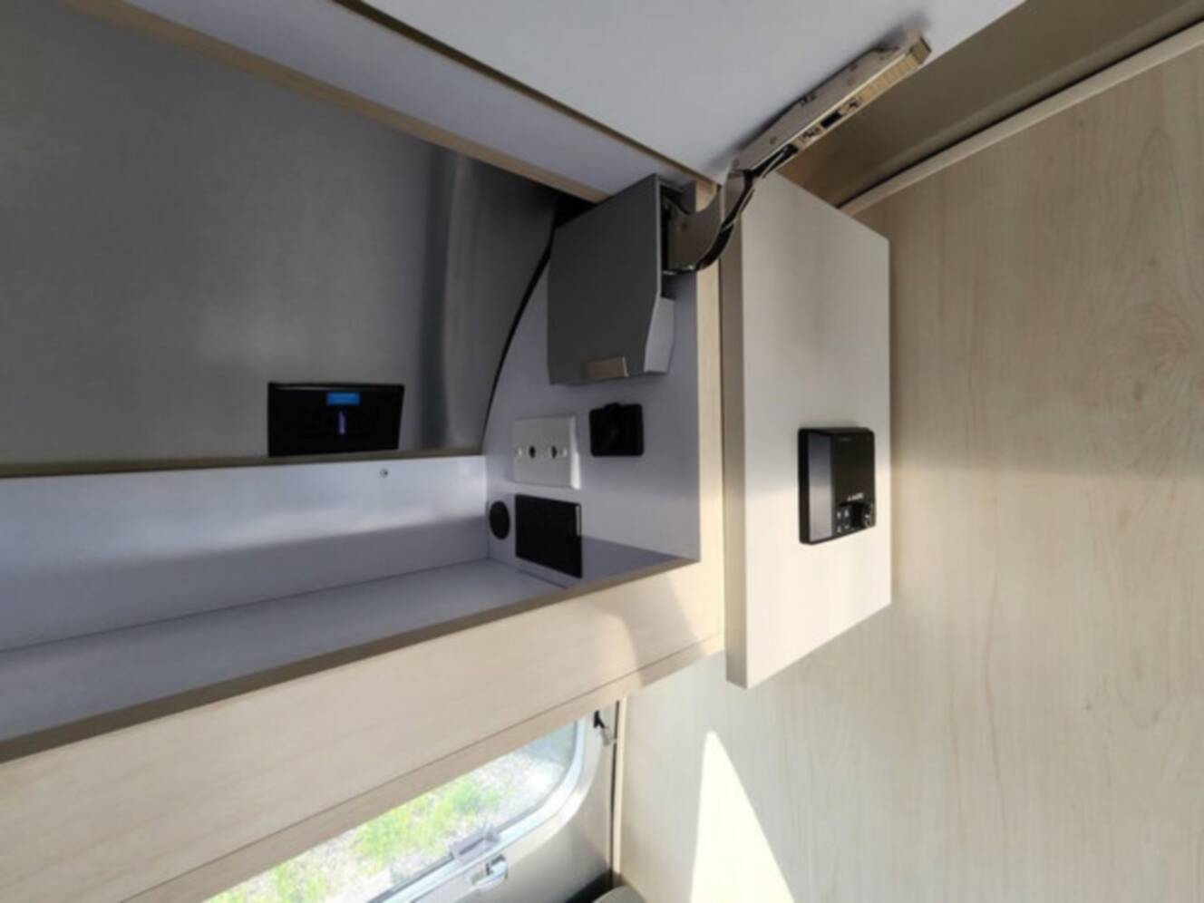 A photo of this 2025 Airstream Flying Cloud 30FB Bunk