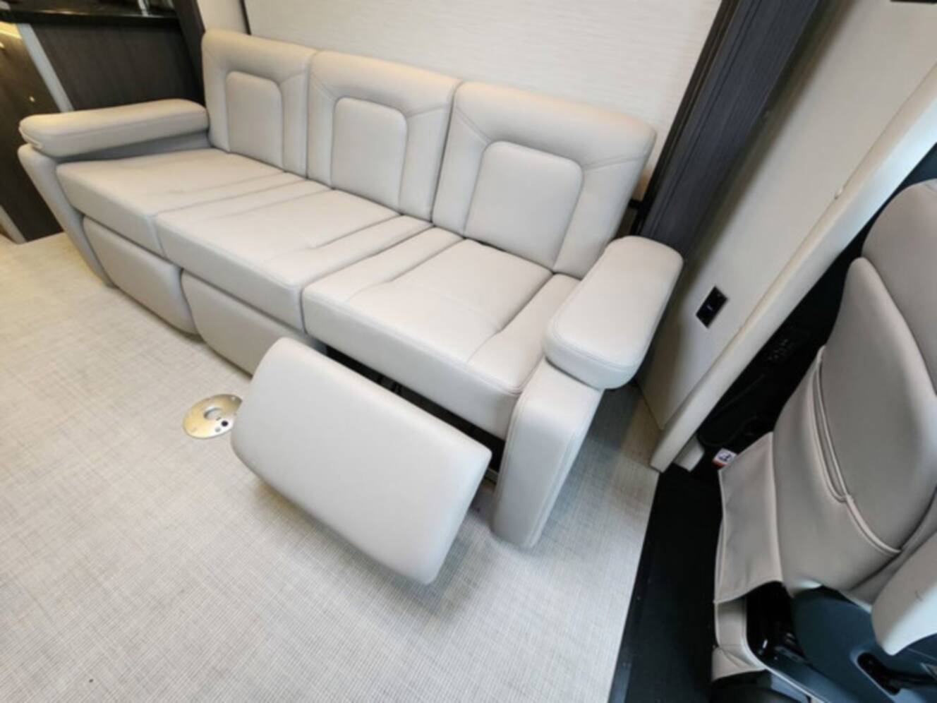 A photo of this 2026 Airstream Atlas 25MS Murphy Suite
