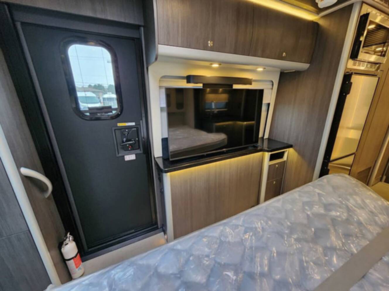 A photo of this 2026 Airstream Atlas 25MS Murphy Suite