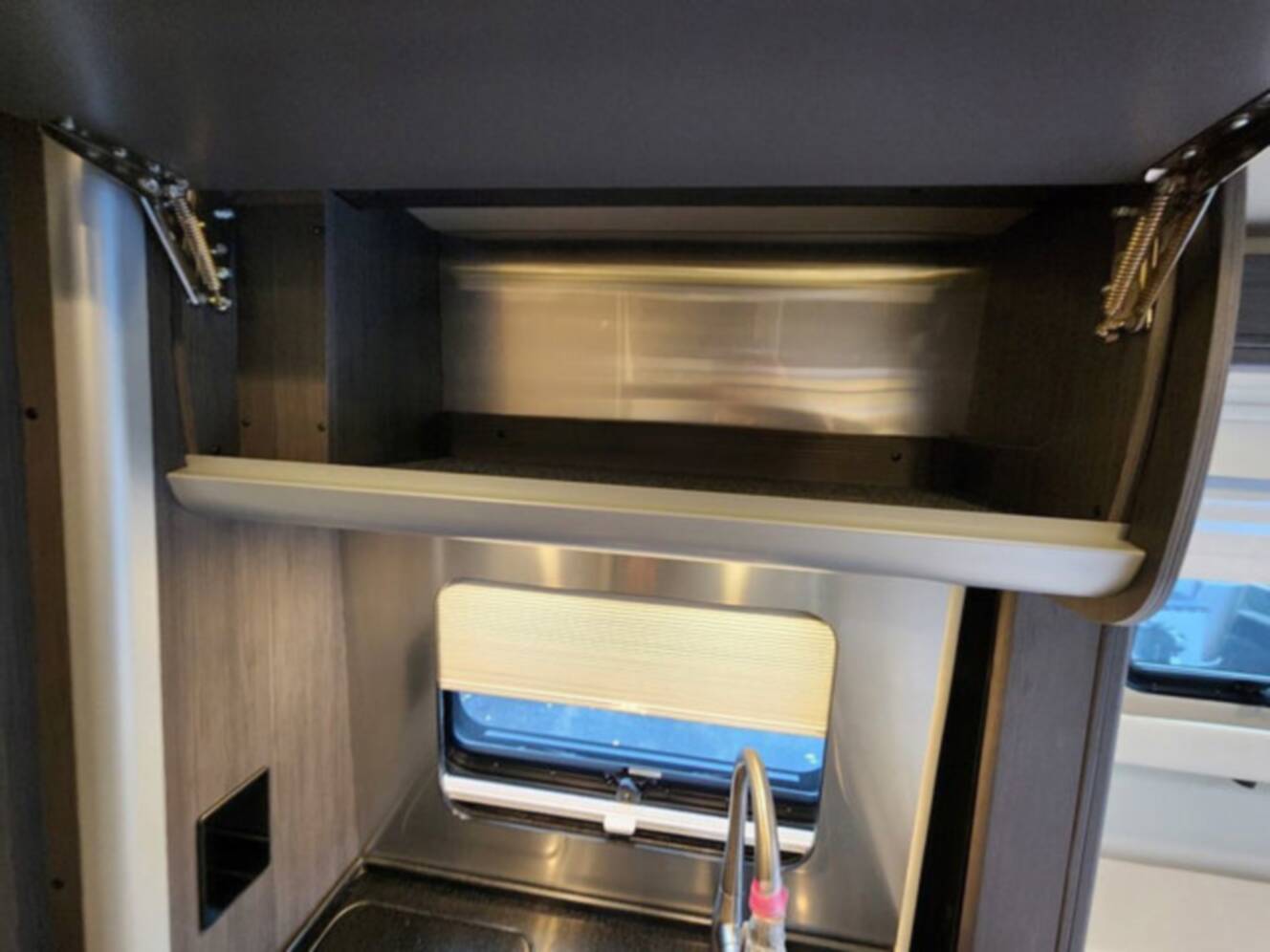 A photo of this 2026 Airstream Atlas 25MS Murphy Suite