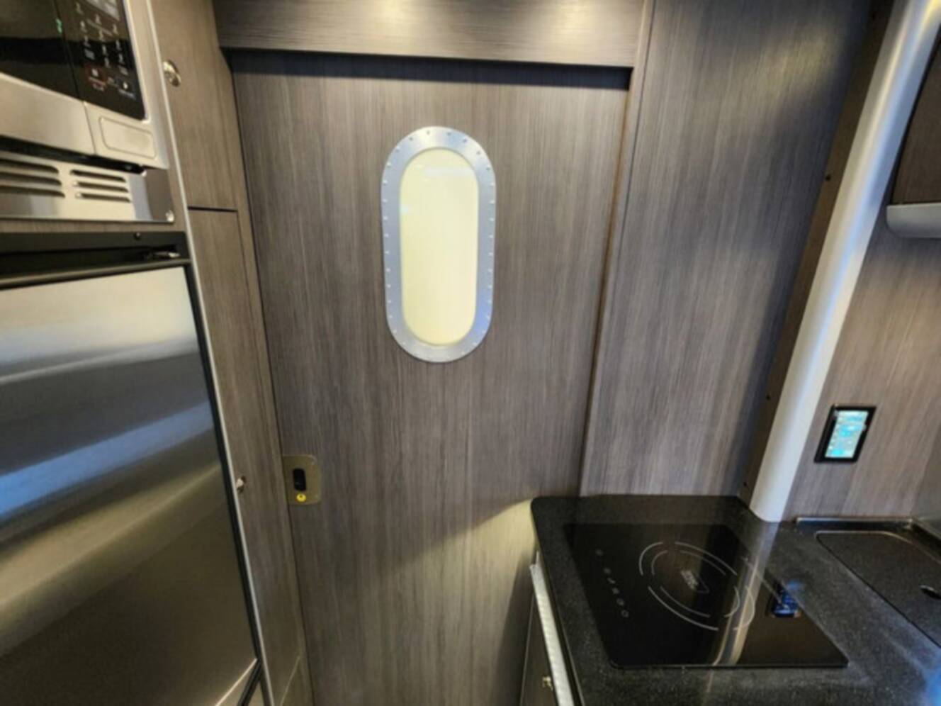 A photo of this 2026 Airstream Atlas 25MS Murphy Suite
