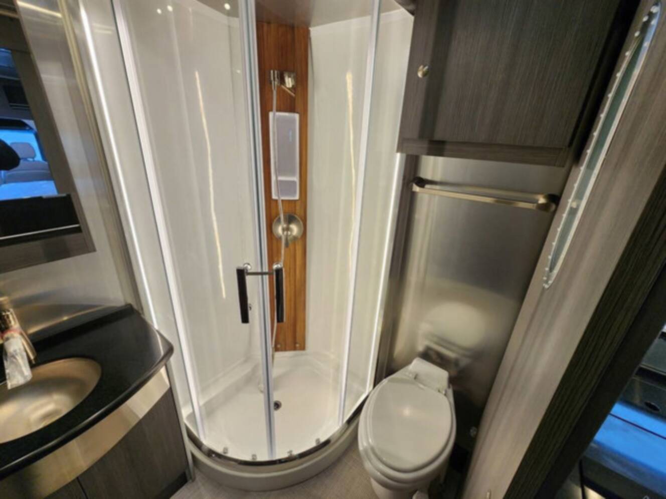 A photo of this 2026 Airstream Atlas 25MS Murphy Suite