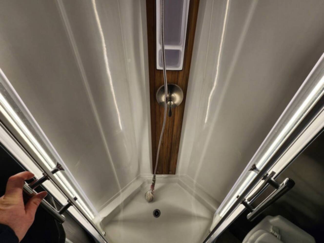 A photo of this 2026 Airstream Atlas 25MS Murphy Suite