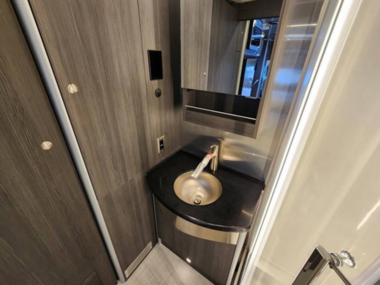 A photo of this 2026 Airstream Atlas 25MS Murphy Suite