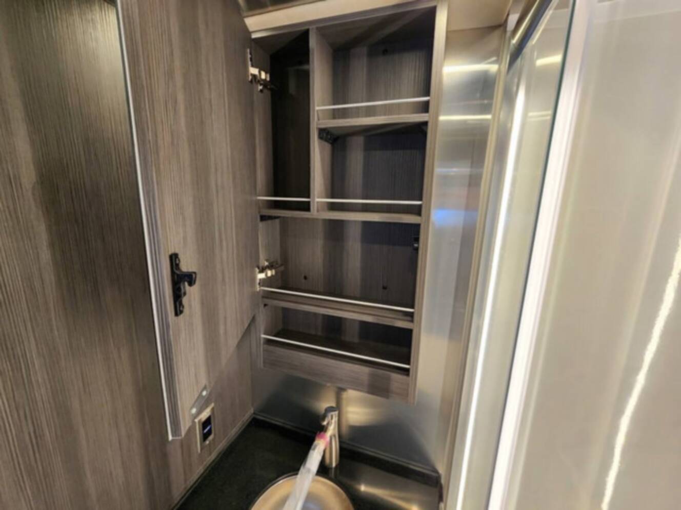 A photo of this 2026 Airstream Atlas 25MS Murphy Suite