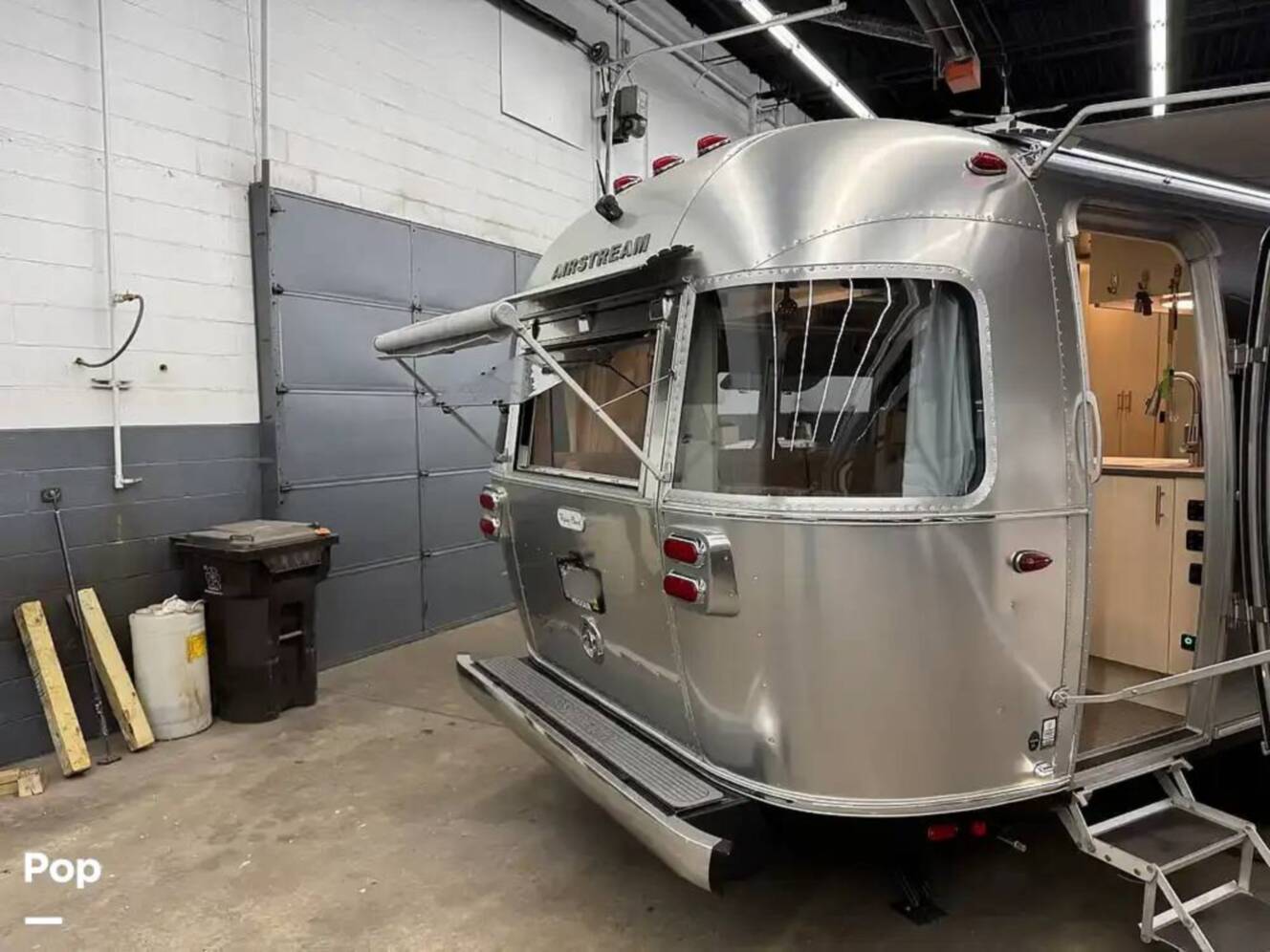 A photo of this 2022 Airstream Flying Cloud 27FB Queen