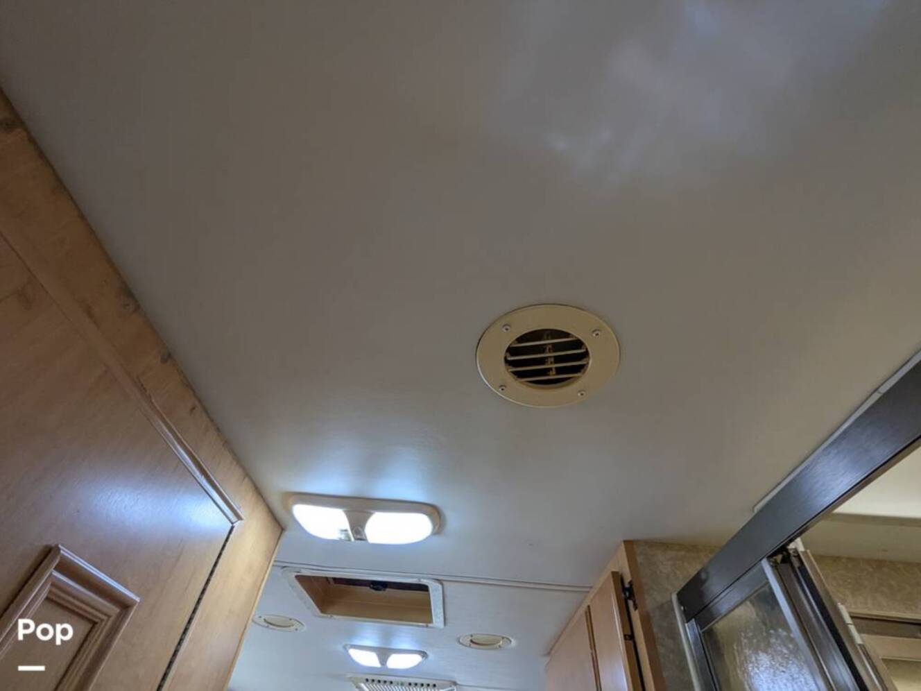 A photo of this 2008 Four Winds Kodiak 32B