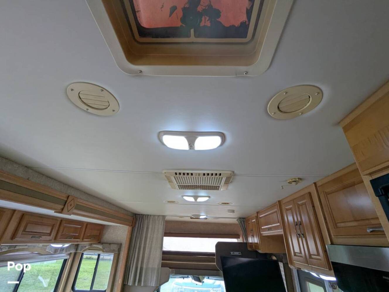 A photo of this 2008 Four Winds Kodiak 32B