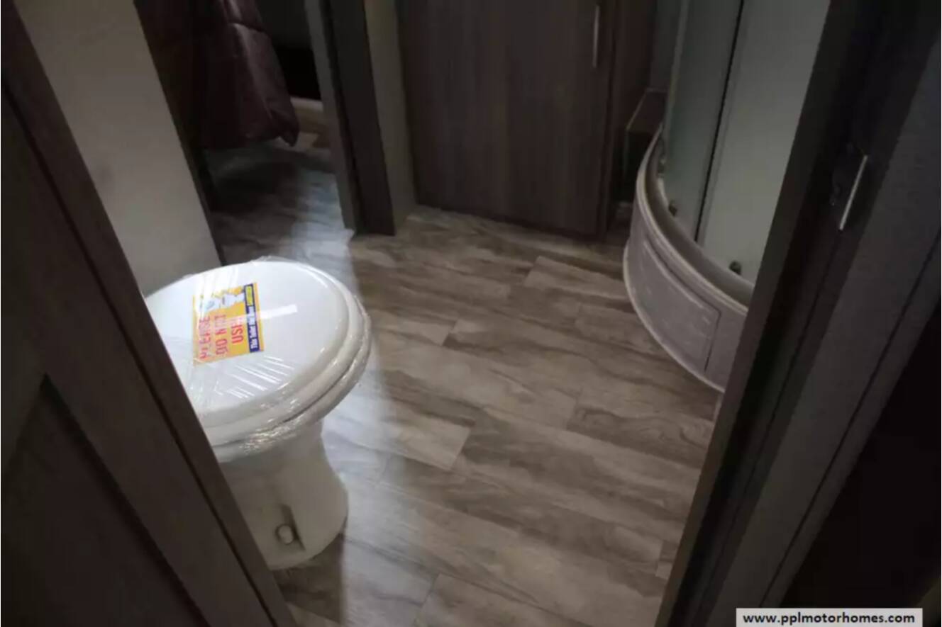 A photo of this 2022 Grand Design Imagine 3250BH
