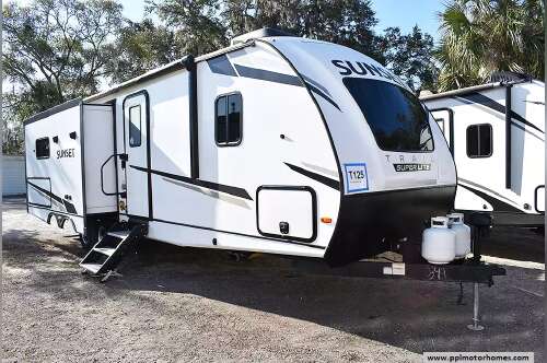 2023 Crossroads SUNSET TRAIL SUPER LITE SS285CK in summerfield FL