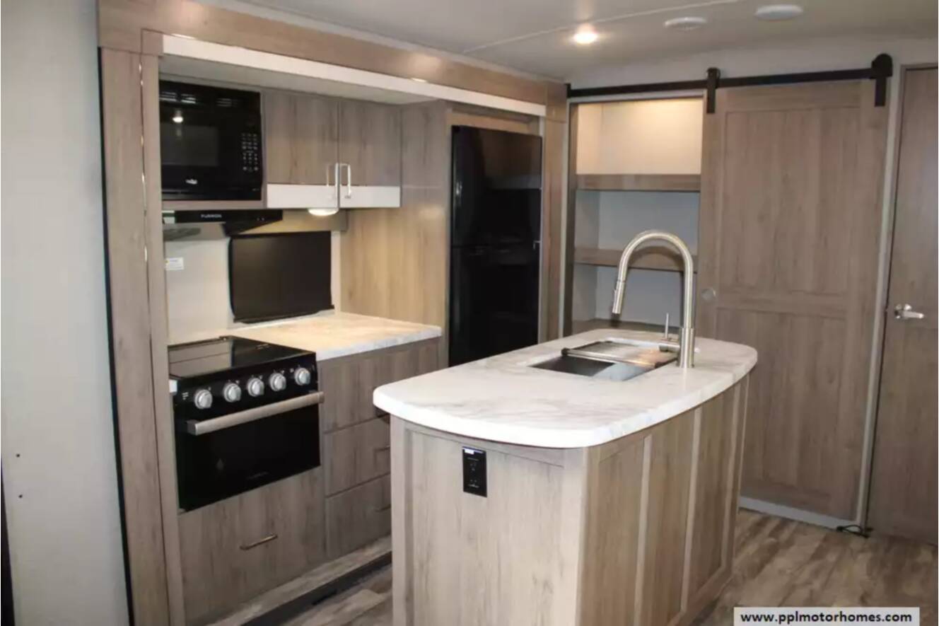A photo of this 2022 Grand Design Imagine 3250BH