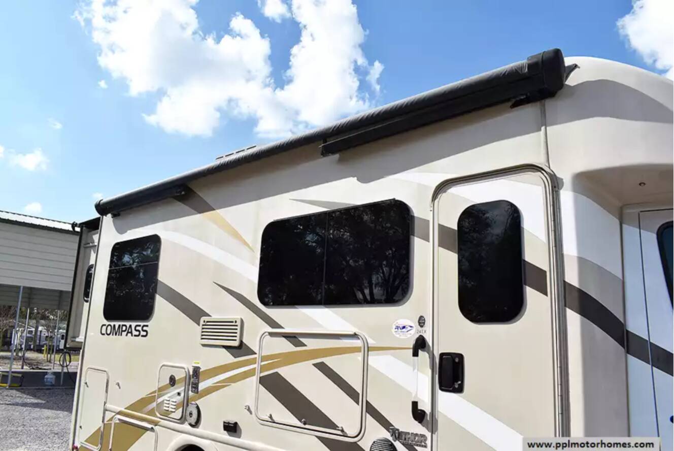 A photo of this 2018 Thor Compass 24TX