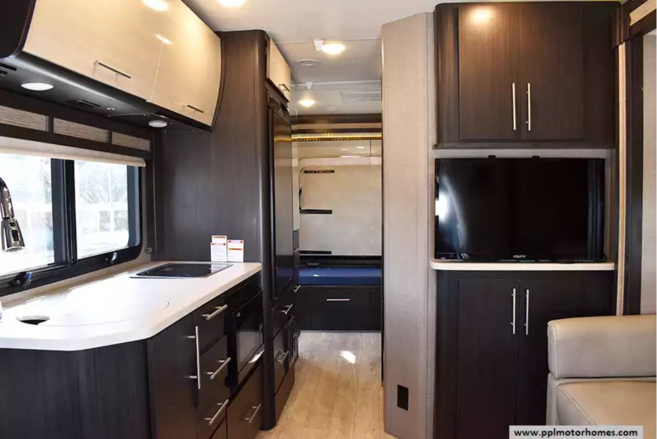 A photo of this 2018 Thor Compass 24TX