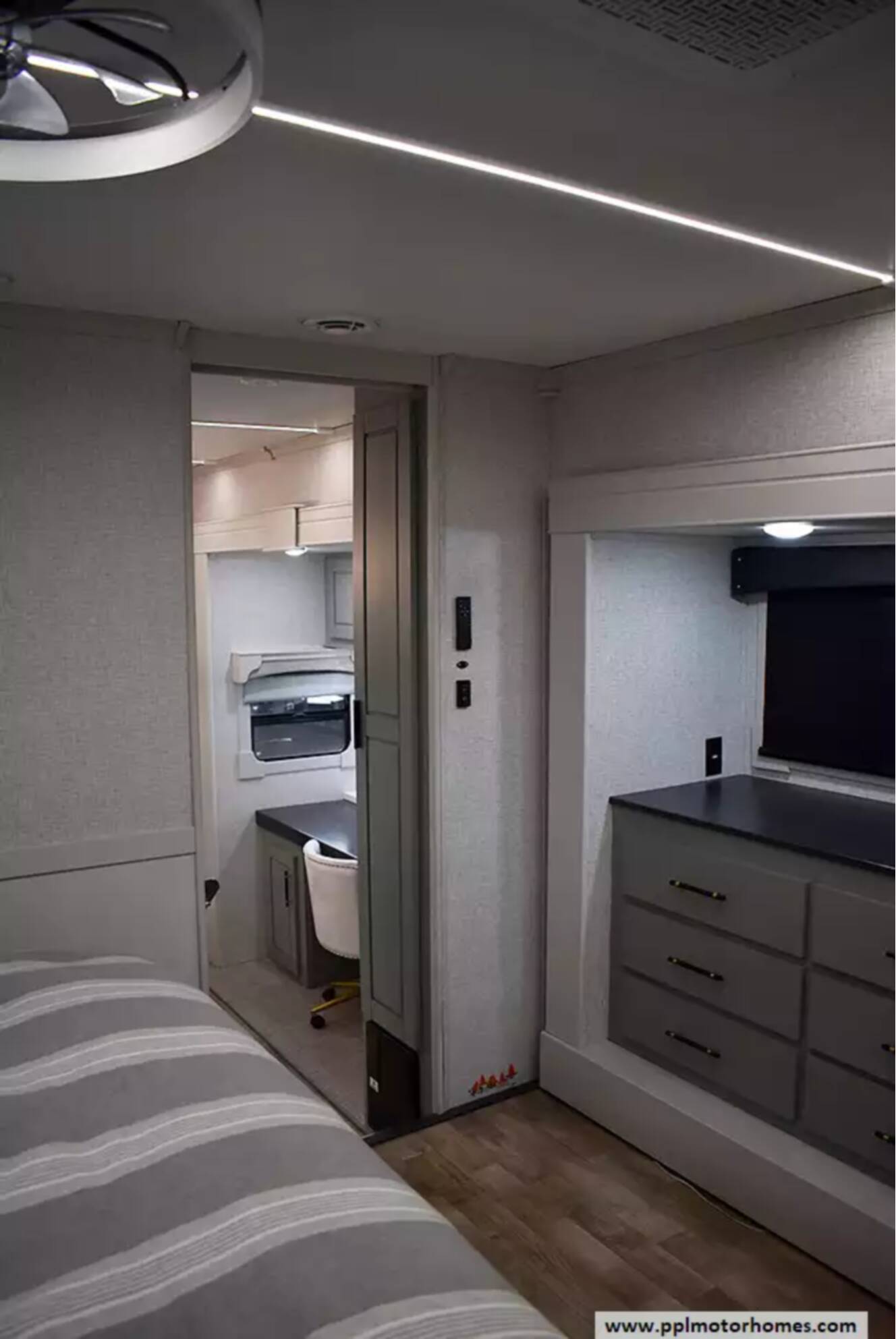 A photo of this 2024 Redwood REDWOOD RW4200FL