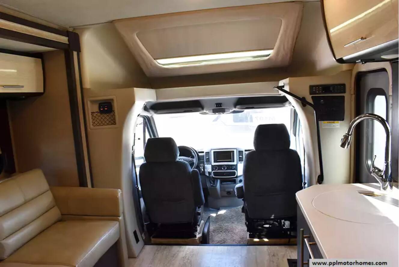 A photo of this 2018 Thor Compass 24TX